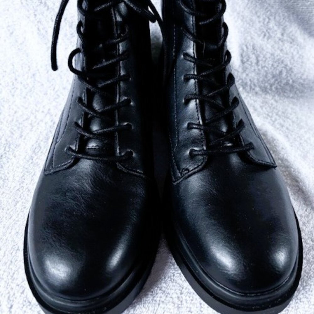 Madden Girl black lace up & zip closure boot NWOT Size 8-1/2